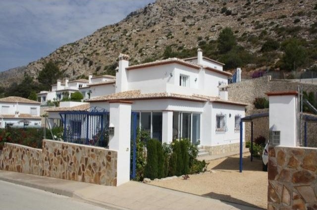 3 Bedrooms - Villa - Alicante - For Sale