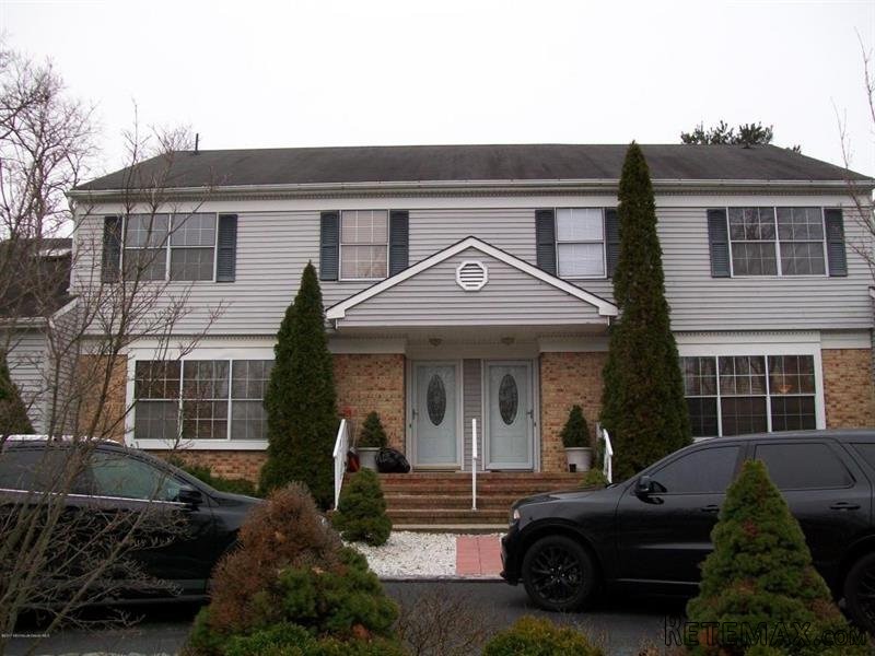 3 bedroom Duplex For Sale: 411-413 Main..