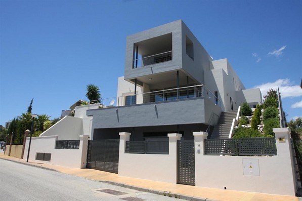 VILLA FOR SALE IN LA MAIRENA