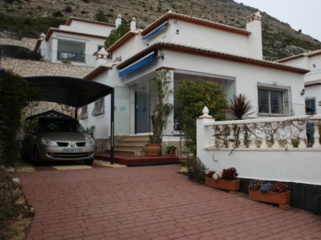 3 Bedrooms - Villa - Alicante - For Sale