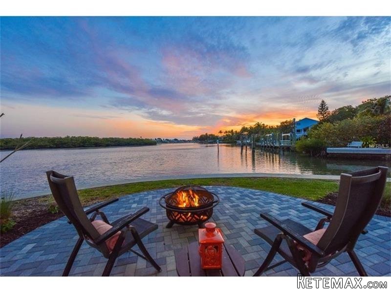 3 bedroom House For Sale: 525 Bayview.. - 2
