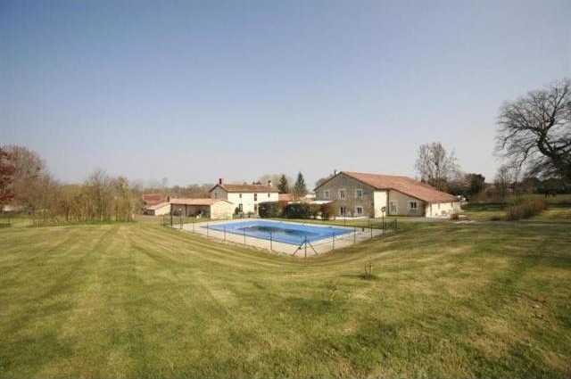 16 bedroom House For Sale: 86500 VIENNE - 2