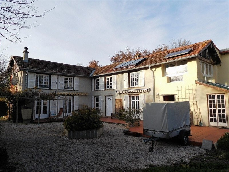 2 Stone Houses Set On 1 Hectare Of Land..