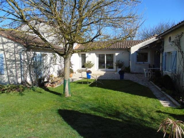 3 bedroom House For Sale: 86340 PROCHE..