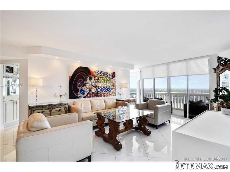 2 bedroom Flat For Sale: 1000 W Island.. - 2