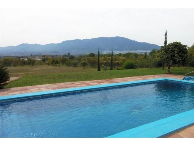 Villa - Spacious property set on flat.. - 2