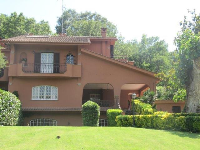 7 Bedrooms - House - For Sale
