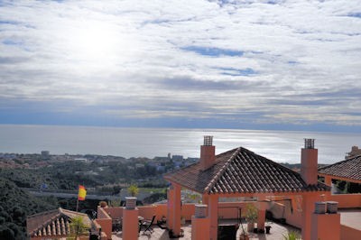 2 Bed Apartment for sale in Calahonda