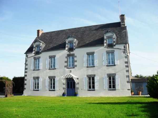 Striking Manor House with Swimming Pool