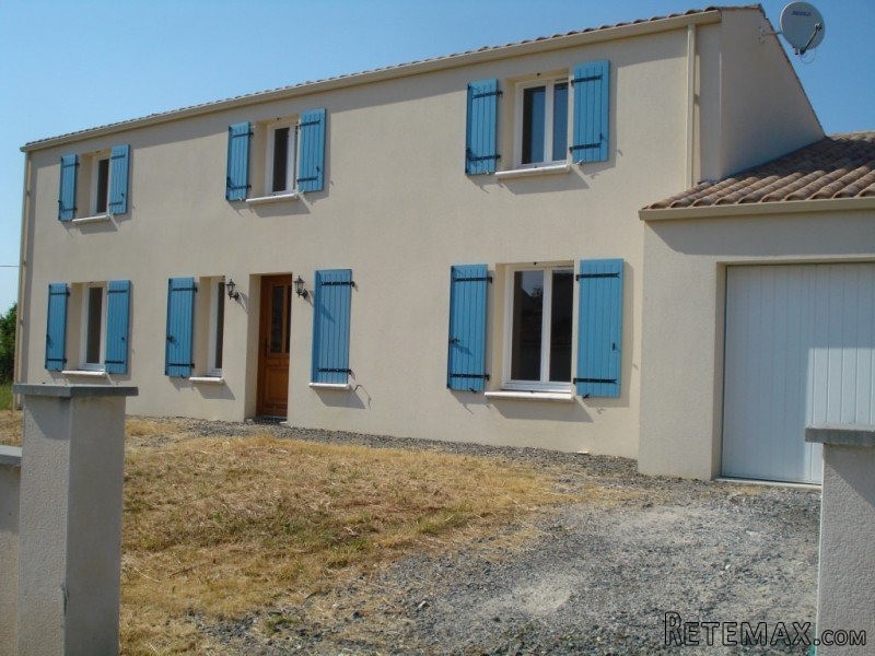 Stone House For Sale With Garage.. - 2