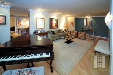 3 bedroom Apartment For Sale: 303 EAST..