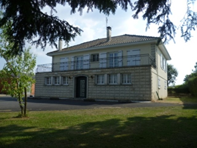 EC0609al Spacious House with vast..