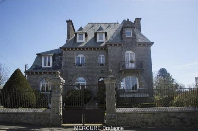 8 bedroom House For Sale: 22160 CALLAC