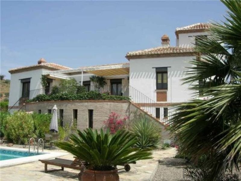 5 bedroom, 3 bathroom Villa, (build 520..
