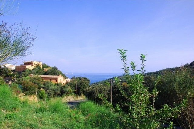 Plot with sea views - 2