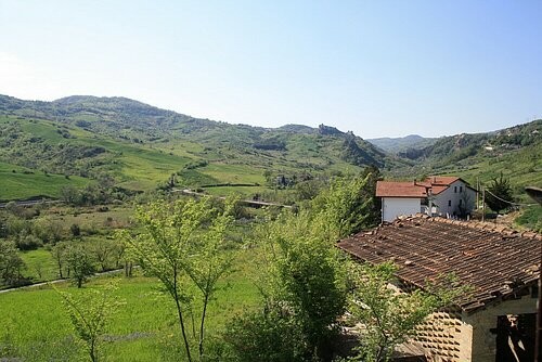 Habitable detached house with barn in a.. - 2