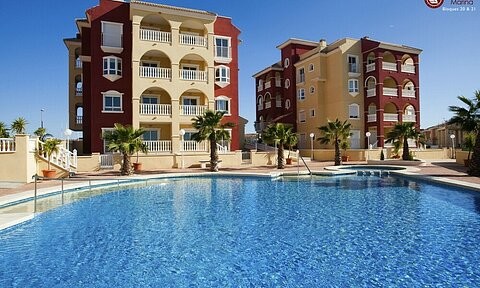 3 Bed Luxurious Apartment minutes from..