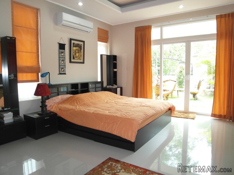 5 bedroom pool villa in Huai Yai with..