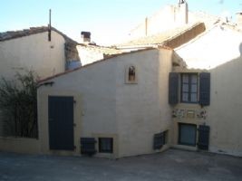 Renovated Village House Offering 55 M²..