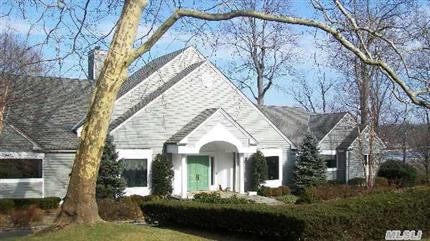 7 Mill Pond Ln Lattingtown, NY 11560