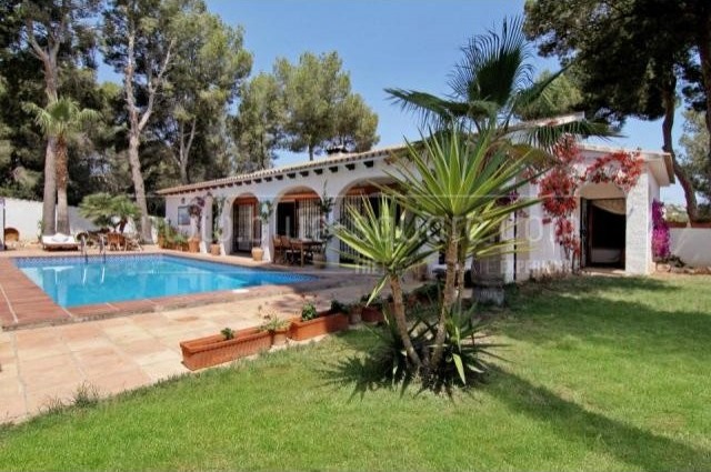 Villa in klassischem spanischen Stil in..