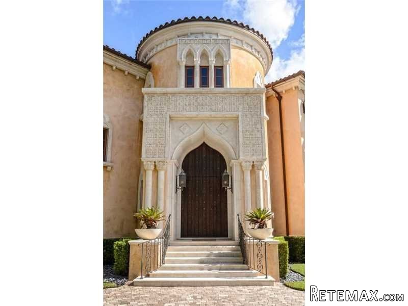 8 bedroom House For Sale: 515 Casuarina.. - 2
