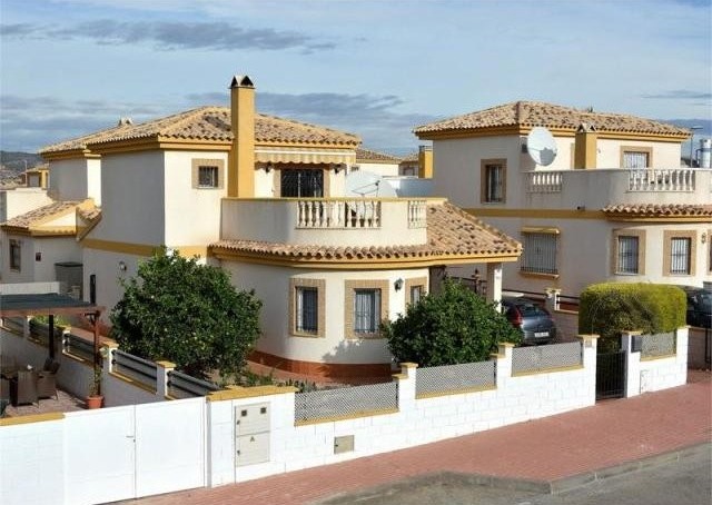 3 bedroom Villa For Sale: Detached..