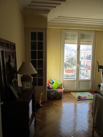 Calm two bedroom in bourgeois building
