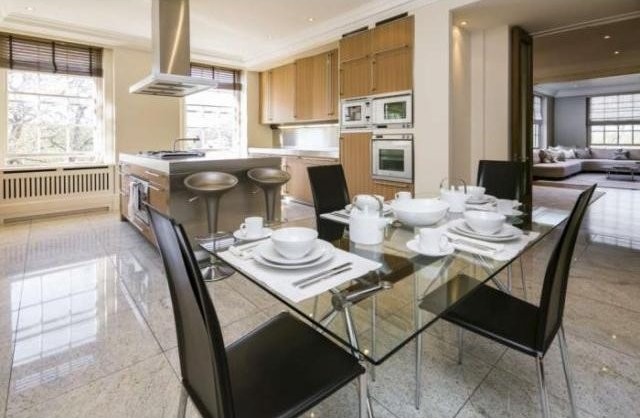 6 bed flat to rent in Park Road, St..