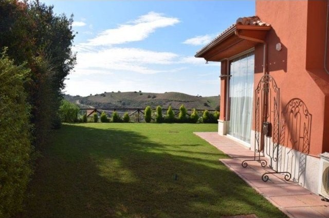 SEMI D. VILLA FOR SALE IN SANTA CLARA - 2