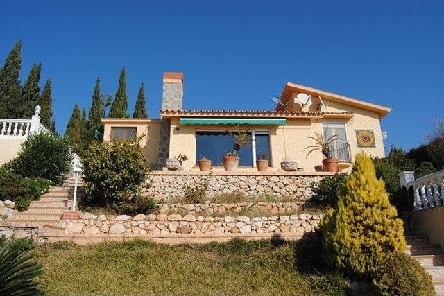 Villa for Sale in Benajarafe 495.000..
