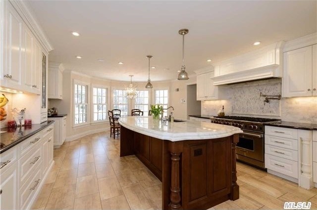 11 Woodfield Ln Old Brookville, NY 11545 - 2