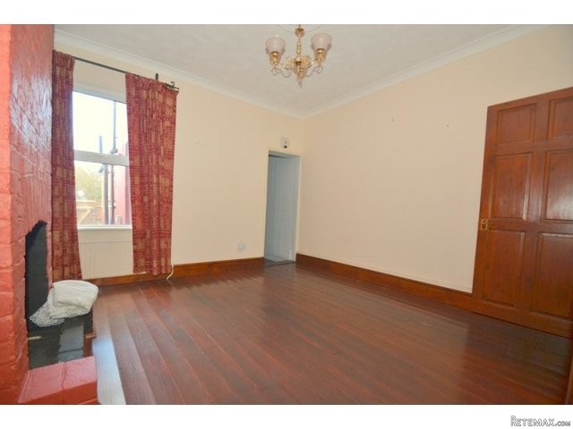 3 bedroom house in SHEERNESS - 2