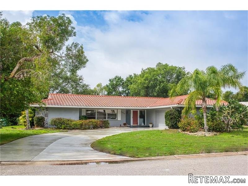 3 bedroom House For Sale: 3448 Pine..