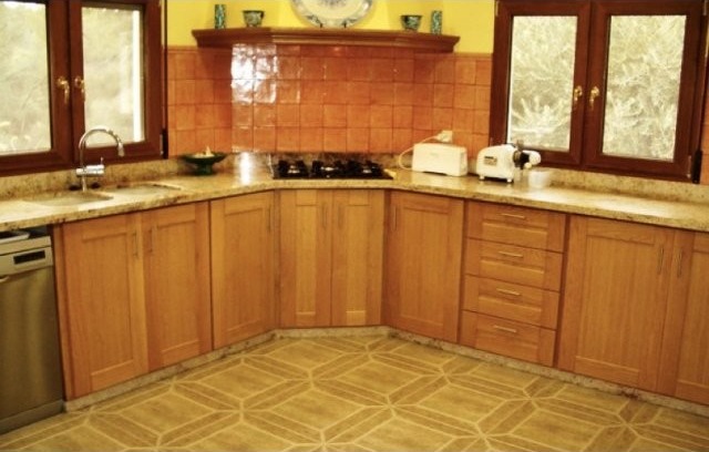 5-Bed 3-Bath Villa In Orba - Orba - 2