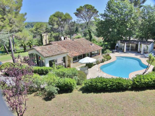 Mougins - Beautiful property in a gated..