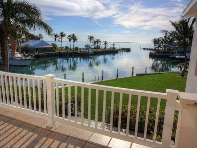 Singlefamilyvacant - Oversized vacant..