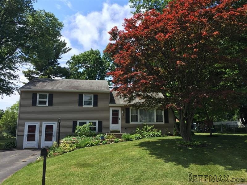 3 bedroom House For Sale: 3 Orchard Dr..