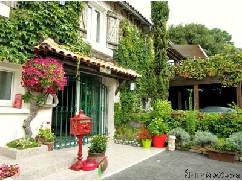4 Bedrooms - House - Poitou-Charentes..