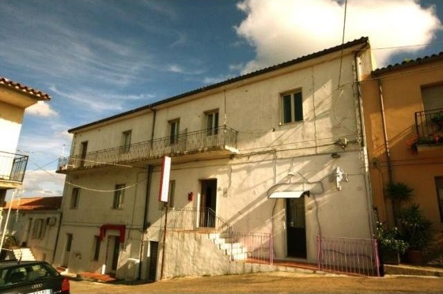 8 Bedrooms - Palace - For Sale