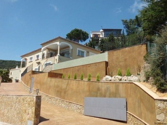 4 Bedrooms - Villa - Girona - For Sale