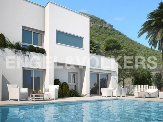 BRAND NEW LUXURY VILLA WITH SEA VIEWS