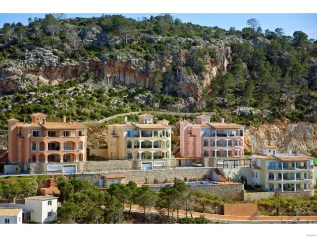 New Apartment with sea views in Cala..