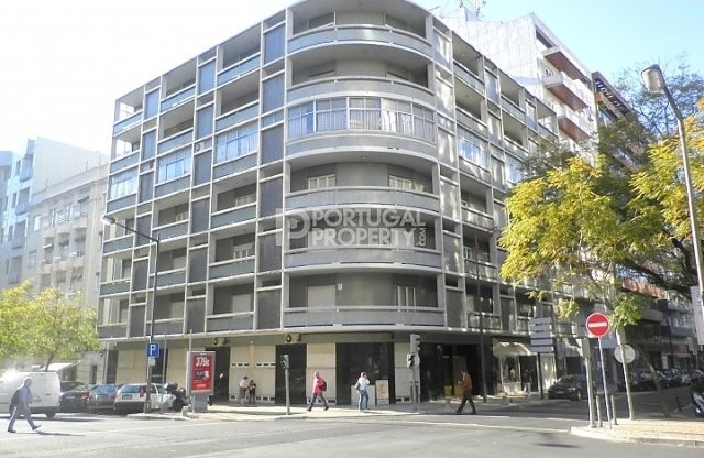 Superb 4 Bedroom Apartment in Av. 5..