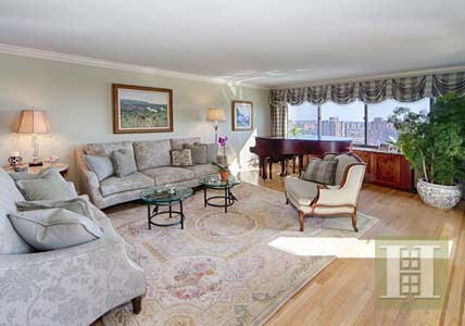 2 bedroom Apartment For Sale: 530 EAST..
