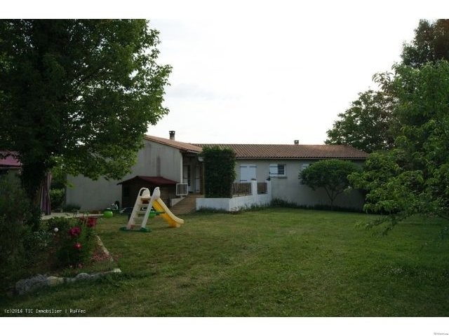 7 bedroomed bungalow in very good.. - 2
