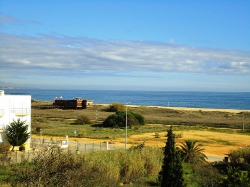 Beach apartment with fabulous sea views,