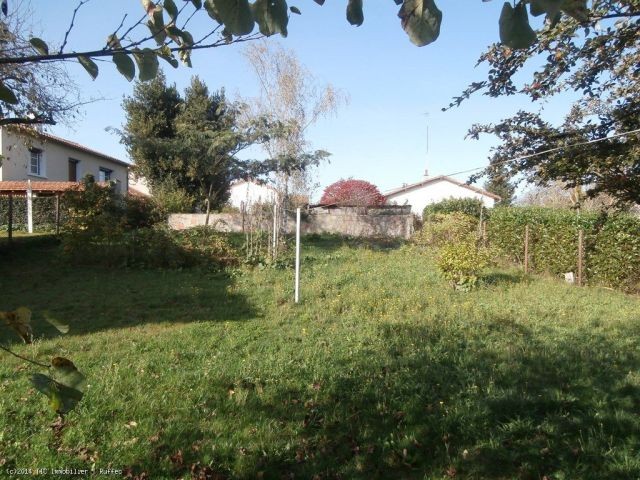 3 bedroom property with garden in.. - 2