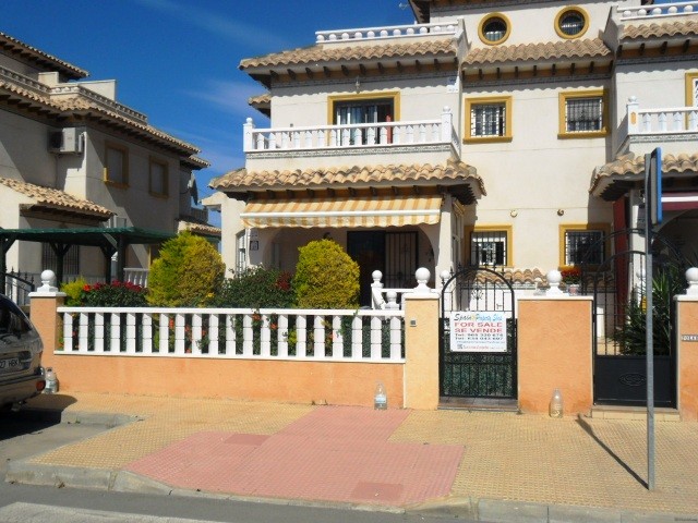 3 bedroom house for sale in Playa Golf - 2