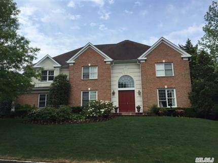 7 N Stone Hill Dr Manhasset, NY 11030